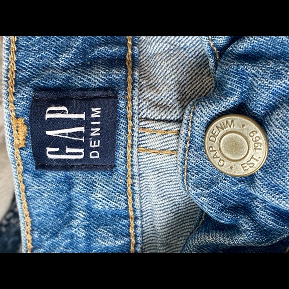 Gap high waisted cheeky ankle straight jeans. Button up front size 28 - Picture 6 of 6